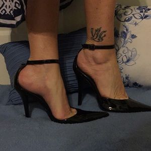 Colin Stuart size 9 t-strap heels